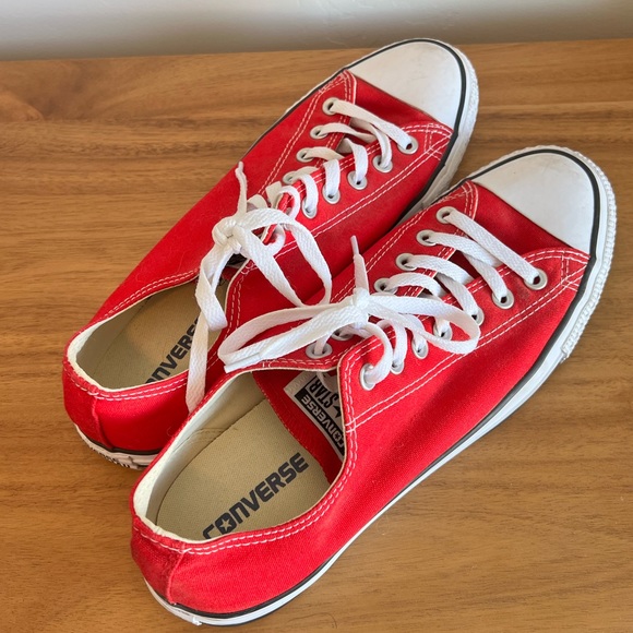 Converse Shoes - Red low top Converse